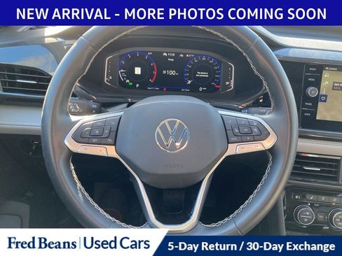 Certified 2022 Volkswagen Taos SEL w/ Panoramic Sunroof Package image 12