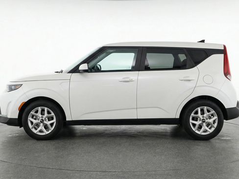 Used 2025 Kia Soul LX w/ LX Technology Package FWD image 4