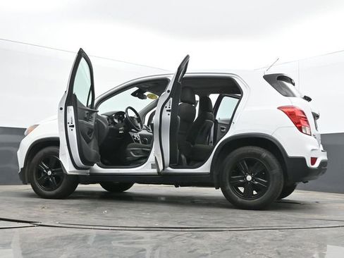 Used 2020 Chevrolet Trax LS FWD image 50