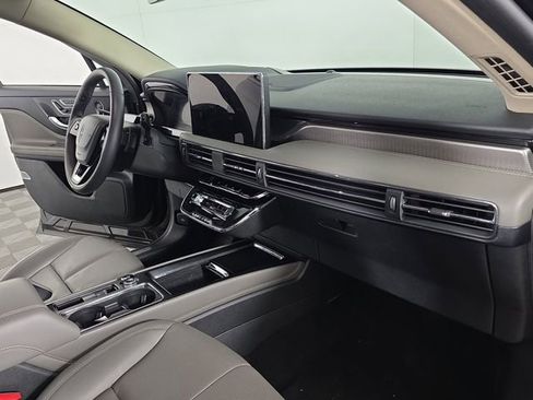 Used 2025 Lincoln Corsair Reserve w/ Equipment Group 202A AWD/4WD image 19