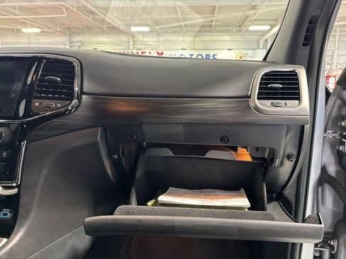Used 2020 Jeep Grand Cherokee Altitude image 46