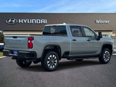 Used 2024 Chevrolet Silverado 2500 Custom w/ Custom Value Package AWD/4WD image 4