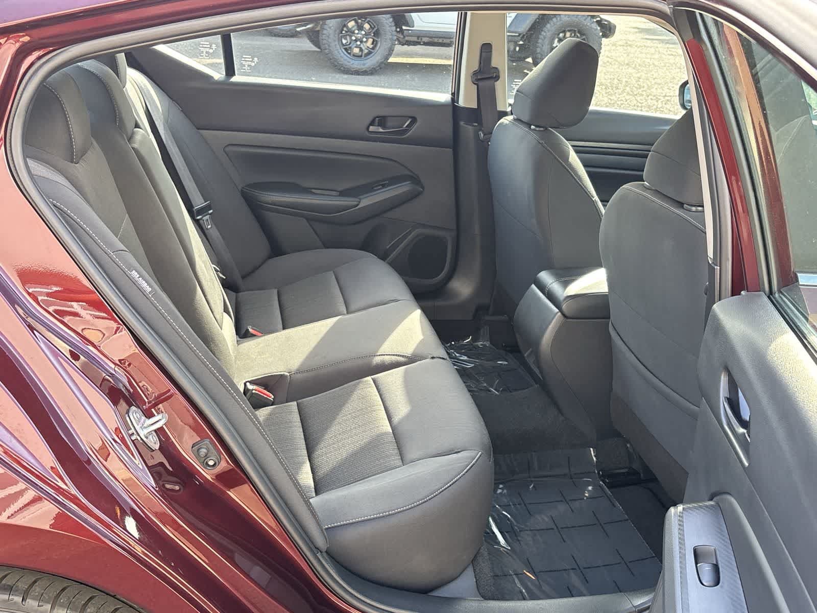 Used 2025 Nissan Altima 2.5 SV FWD image 10