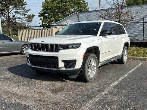 Used 2022 Jeep Grand Cherokee L Laredo w/ Luxury Tech Group I AWD/4WD image 8