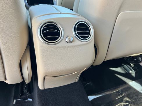 Used 2019 Mercedes-Benz GLC 300 4MATIC image 21