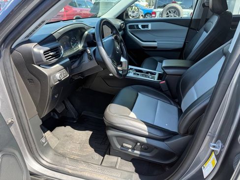 Used 2022 Ford Explorer XLT w/ Equipment Group 202A AWD/4WD image 14