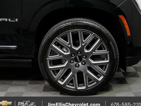 Certified 2025 GMC Yukon XL Denali Ultimate AWD/4WD image 40