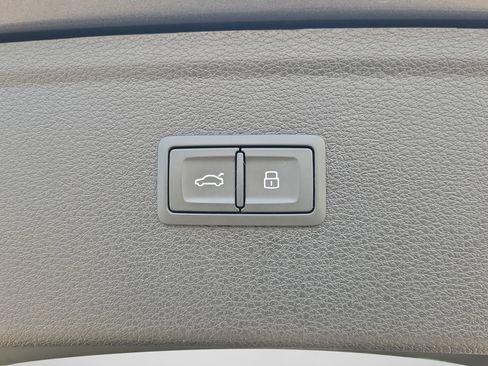 Used 2025 Audi Q5 2.0T Premium image 32