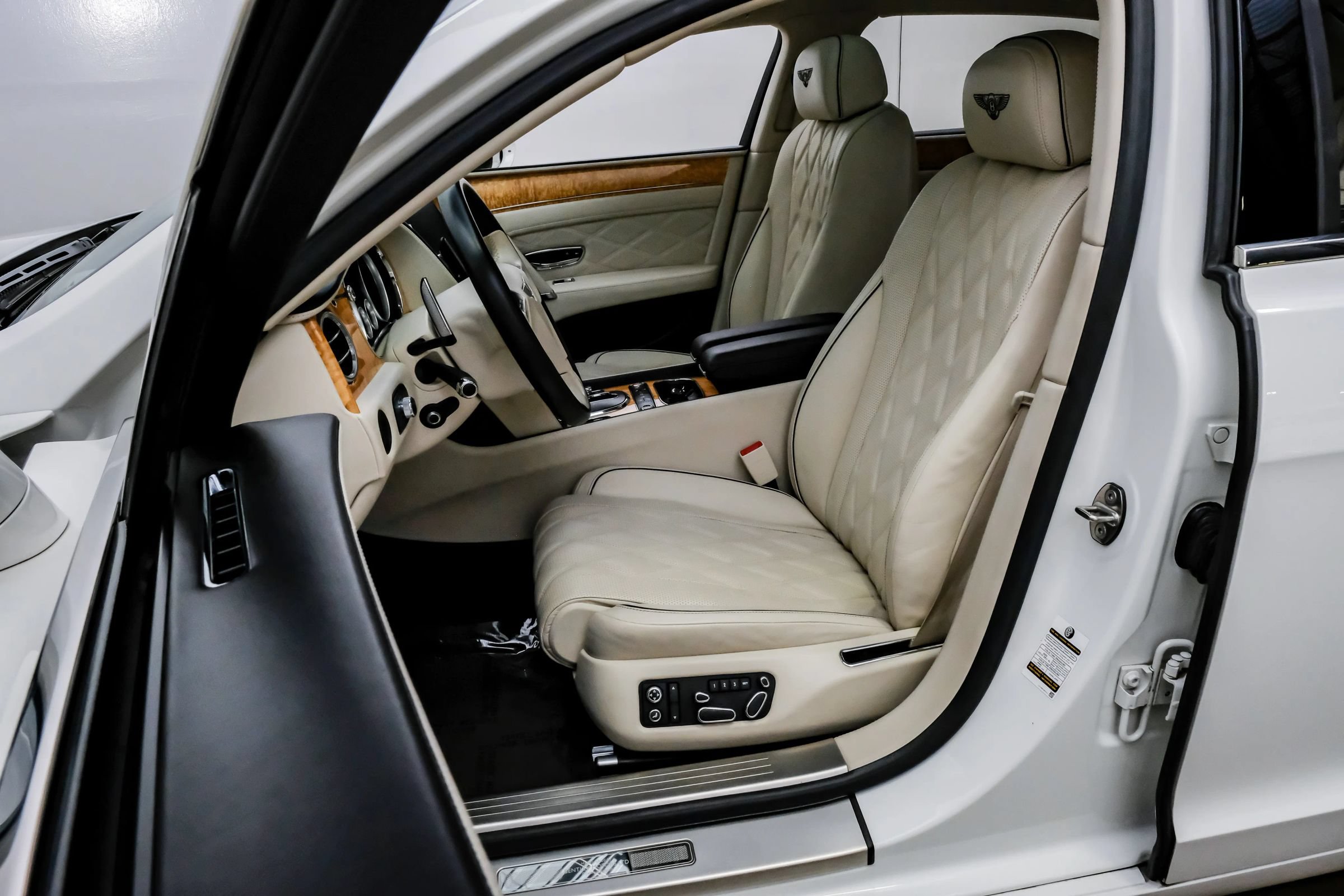 Used 2016 Bentley Flying Spur W12 AWD/4WD image 32