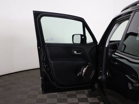 Used 2023 Jeep Renegade Latitude AWD/4WD image 17