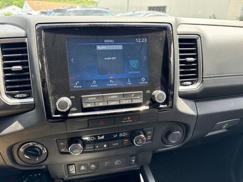 Used 2022 Nissan Frontier SV AWD/4WD image 9
