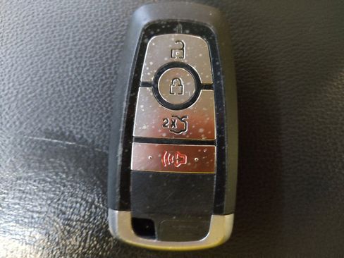 Used 2019 Ford Fusion SE image 32