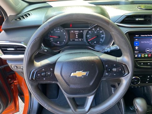 Used 2022 Chevrolet TrailBlazer LT w/ Convenience Package FWD image 11
