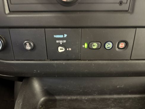 Used 2023 GMC Savana 3500 w/ Driver Convenience Package RWD image 18