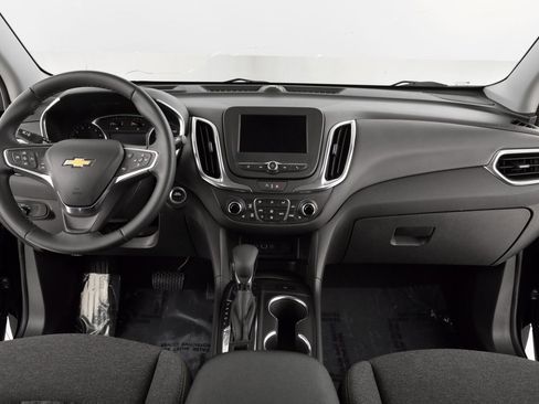 Used 2023 Chevrolet Equinox LT w/ Driver Convenience Package image 2