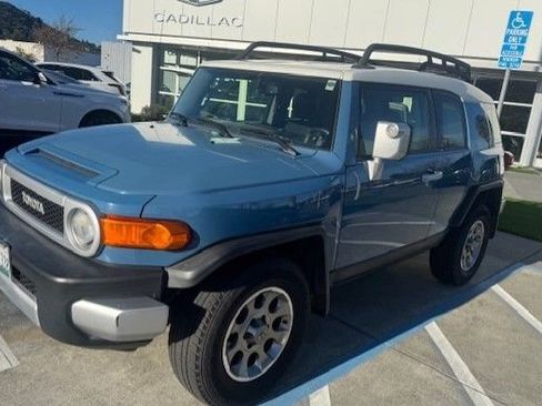Used 2013 Toyota FJ Cruiser 2WD image 3