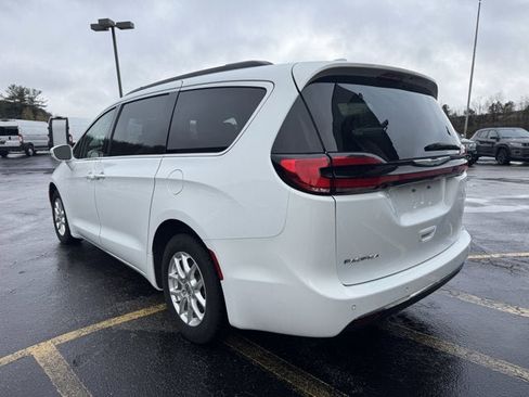 Used 2022 Chrysler Pacifica Touring-L image 3