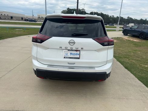 Used 2025 Nissan Rogue SV w/ SV Premium Package FWD image 7