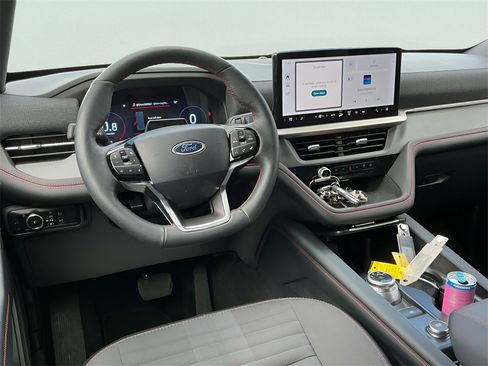 Certified 2025 Ford Explorer ST-Line w/ ST-Line Street Pack image 31