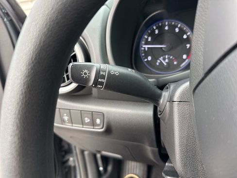 Used 2023 Hyundai Kona SE image 29