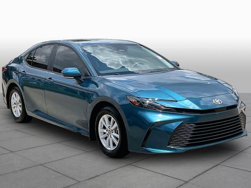 Used 2026 Toyota Camry LE w/ Convenience Package FWD image 3