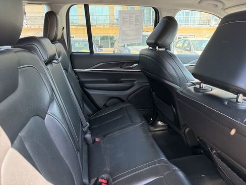 Used 2023 Jeep Grand Cherokee Limited AWD/4WD image 14