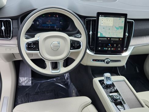 New 2026 Volvo XC90 T8 Ultra w/ Protection Package Premier image 8