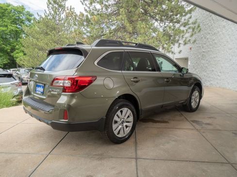 Used 2017 Subaru Outback 2.5i Premium AWD/4WD image 6