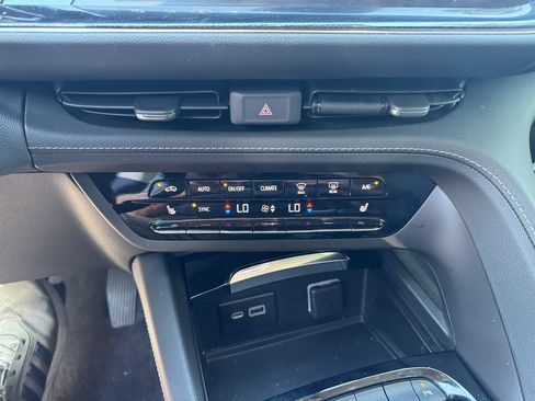 Used 2023 Buick Envision Essence AWD/4WD image 19