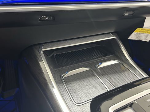 Used 2024 BMW i7 eDrive50 image 20