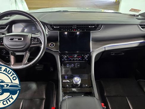 Used 2021 Jeep Grand Cherokee L Overland w/ Luxury Tech Group IV AWD/4WD image 30