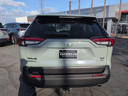 Used 2021 Toyota RAV4 XLE AWD/4WD image 4