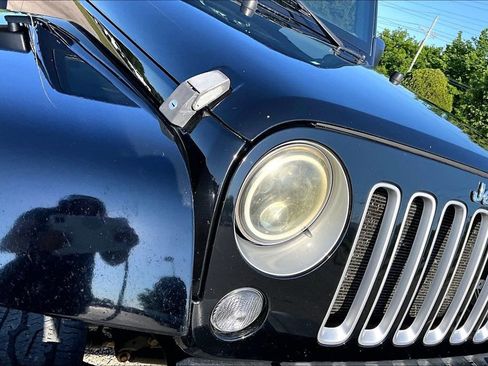 Used 2016 Jeep Wrangler Sahara w/ Connectivity Group AWD/4WD image 21
