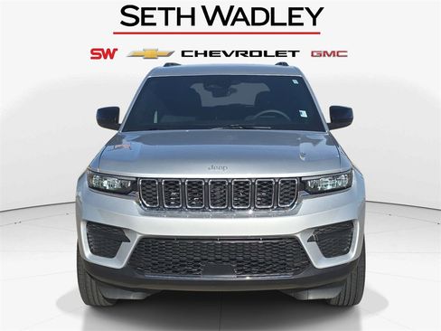Used 2025 Jeep Grand Cherokee Laredo w/ Luxury Tech Group I image 2