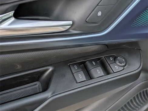 New 2025 Chevrolet Equinox EV LT image 11