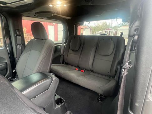 Used 2022 Jeep Wrangler Sport AWD/4WD image 6