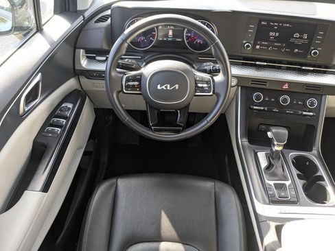 Used 2024 Kia Carnival LX image 16