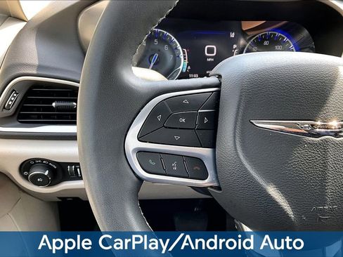 Used 2024 Chrysler Pacifica Touring-L image 12