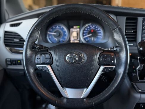 Used 2019 Toyota Sienna XLE w/ XLE Navigation Package FWD image 29
