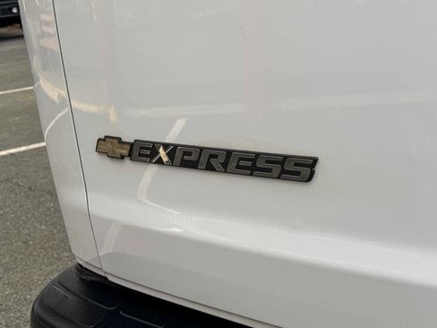 Used 2018 Chevrolet Express 2500 w/ Driver Convenience Package image 17