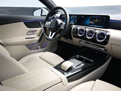 Used 2022 Mercedes-Benz CLA 250 image 17