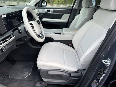 New 2026 Hyundai Santa Fe SE FWD image 9