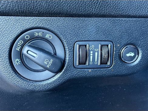 Used 2023 Dodge Challenger SXT w/ Blacktop Package image 10