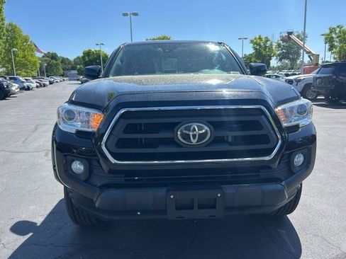 Used 2020 Toyota Tacoma SR5 AWD/4WD image 2