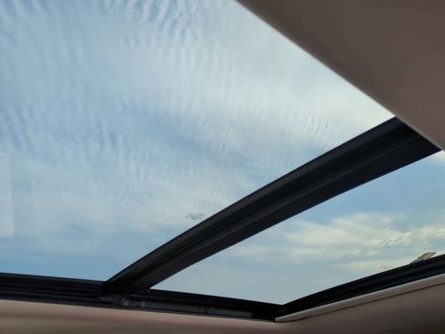 Used 2024 Ford Expedition XLT image 19