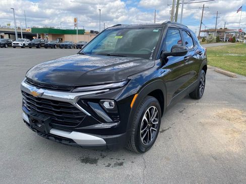 Used 2025 Chevrolet TrailBlazer LT image 3