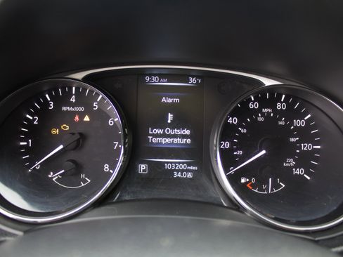 Used 2016 Nissan Rogue SV image 18