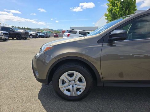 Used 2015 Toyota RAV4 LE AWD/4WD image 18