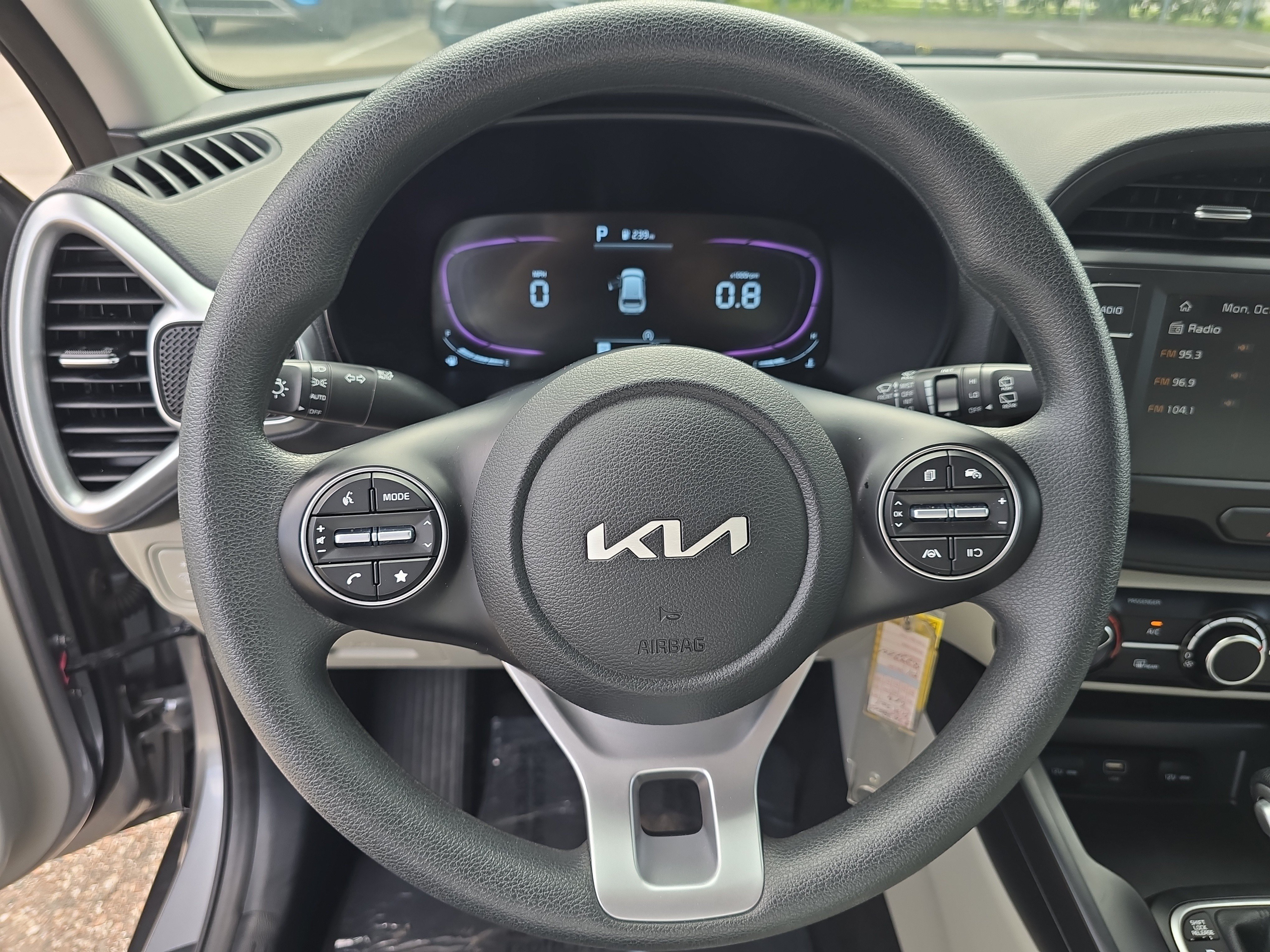 Certified 2025 Kia Soul LX w/ LX Technology Package FWD image 27