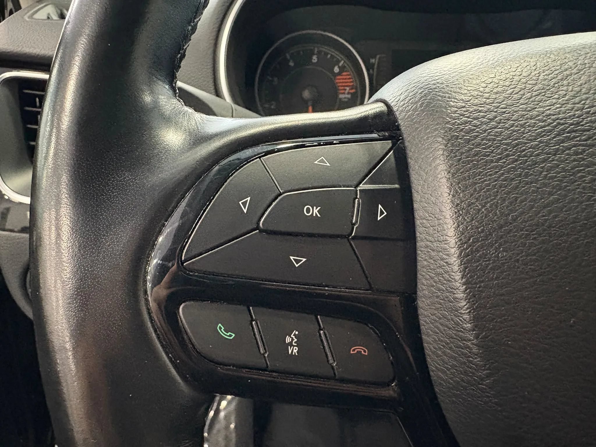 Used 2020 Jeep Cherokee Latitude Plus AWD/4WD image 20